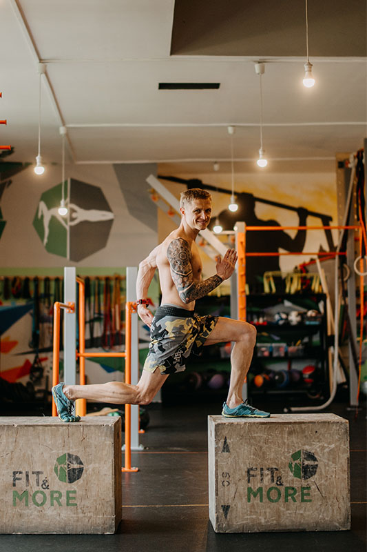 trener-ocr-hyrox-fitmore-rybnik_0001s_0001_Piotr-Krol - Fit&More