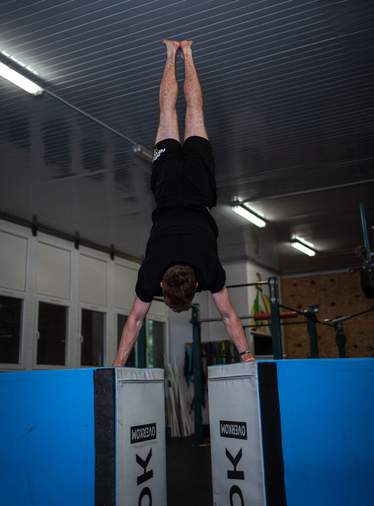 zajecia-fitmore-rybnik_0081_akrobatyka-dorosli - Fit&More