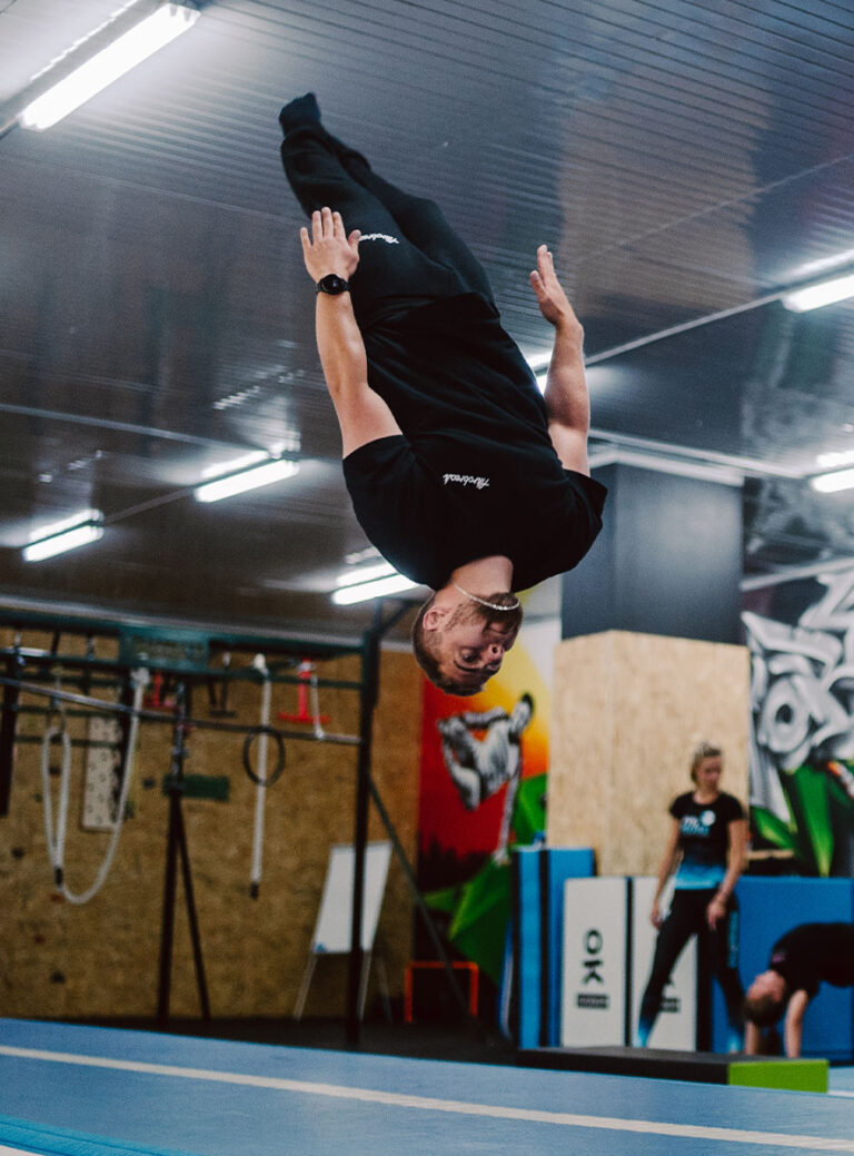 zajecia-fitmore-rybnik_0082_akrobatyka-dorosli - Fit&More