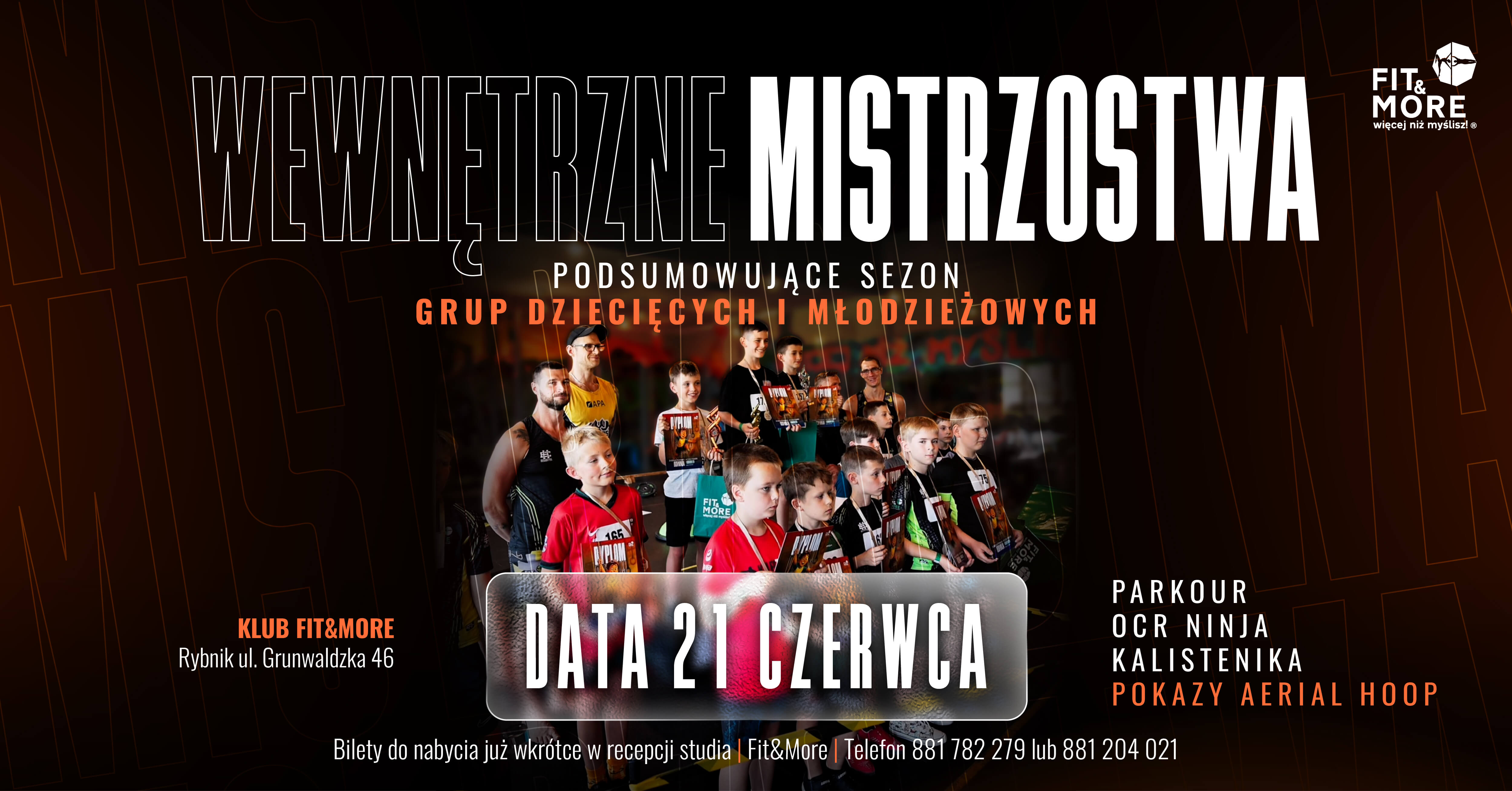 Plakat promujący Mistrzostwa Młodzieży w Fit&More, grupa dzieci i młodzieży z medalami; zawiera informacje o dacie i lokalizacji imprezy.